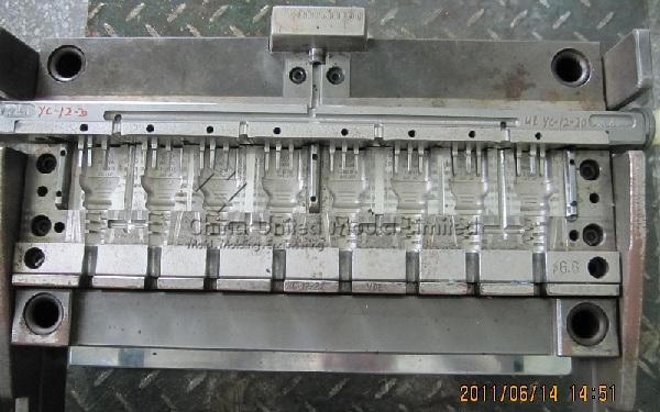 Socket injection mould manufacturer